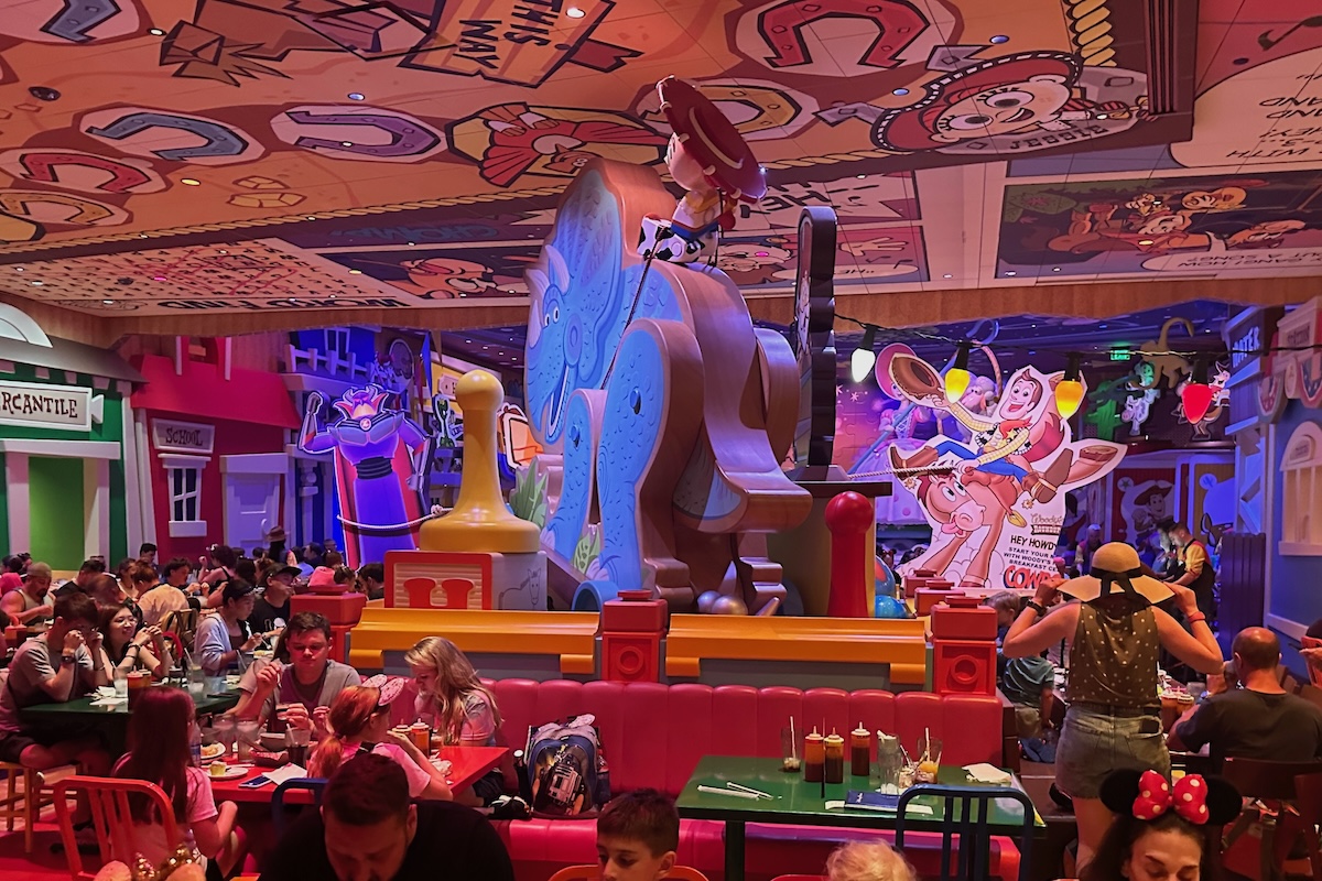 Disneys Hollywood Studios Roundup Rodeo BBQ Interior