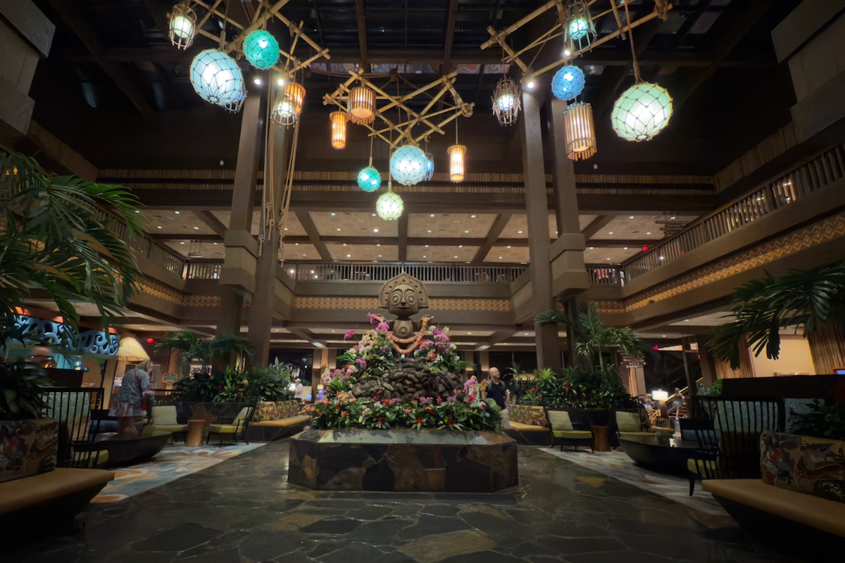 Disneys Polynesian Villas Main Lobby Statue