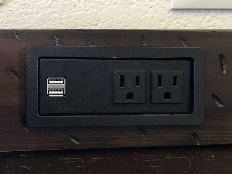 Electrical outlet with USB charging ports