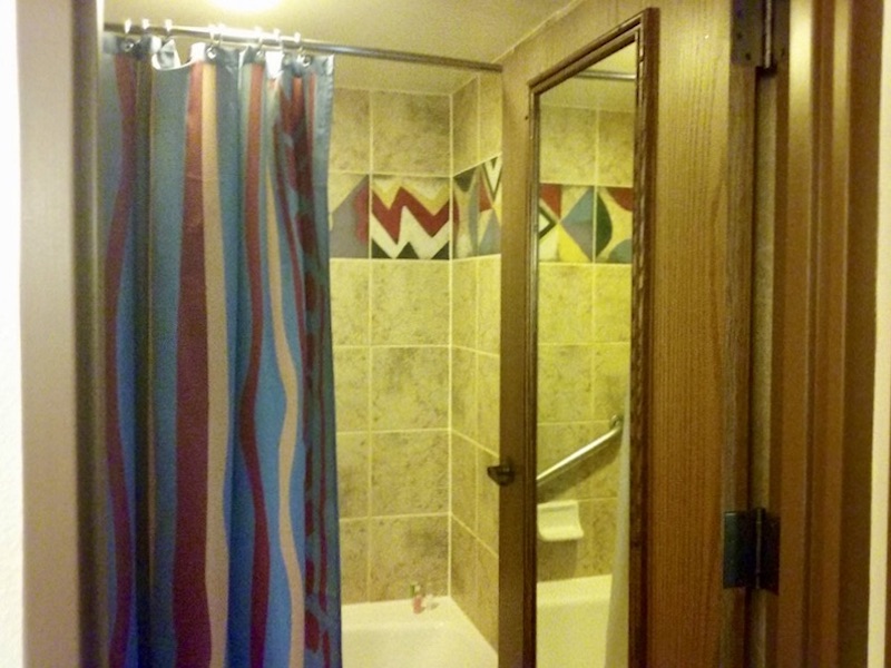 Bathroom Tub & Shower