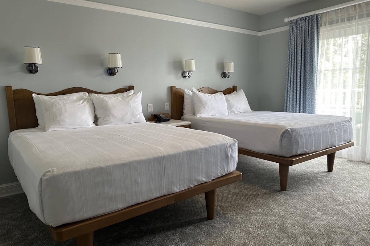 Dedicated 2B villa - Guest bedroom with two queen beds