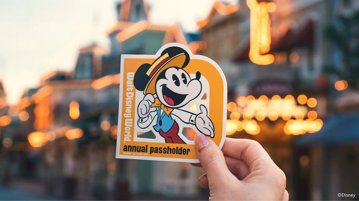 Walt Disney World Passholder Magnet 2026 Mickey Main Street