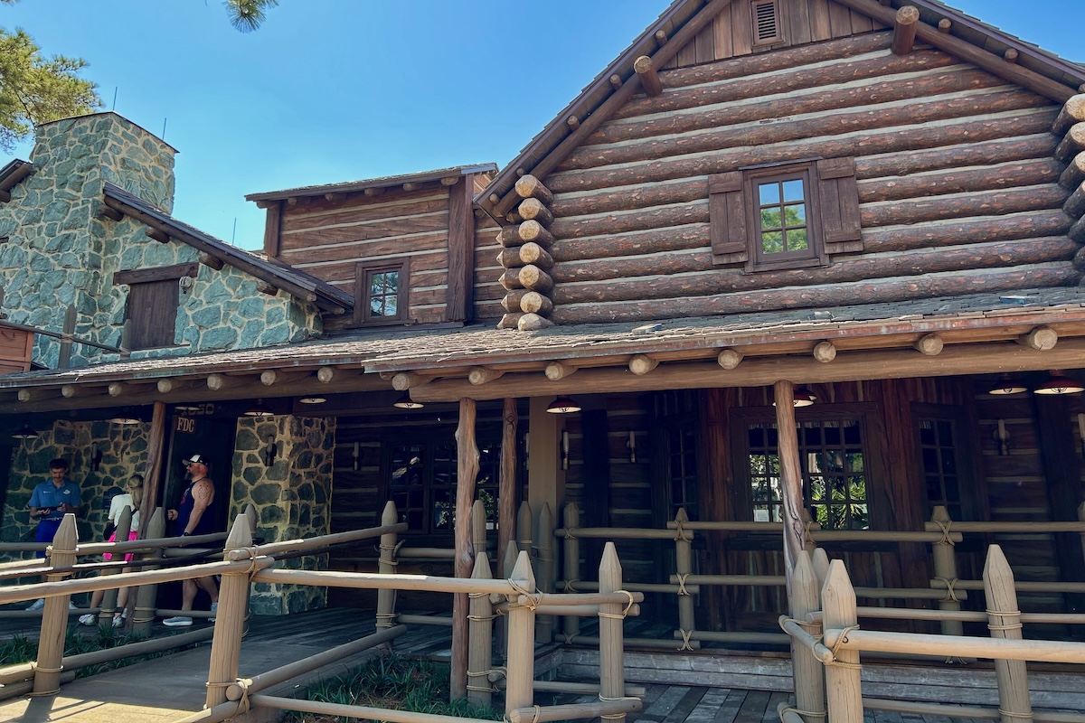 Disney Vacation Club McKims Mile House Exterior