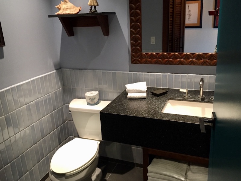 Split bathroom (toilet & vanity)