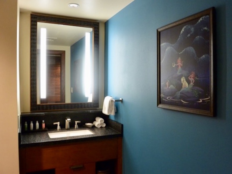 Split bathroom vanity