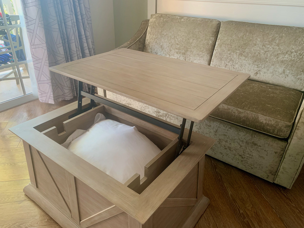 Adjustable coffee table