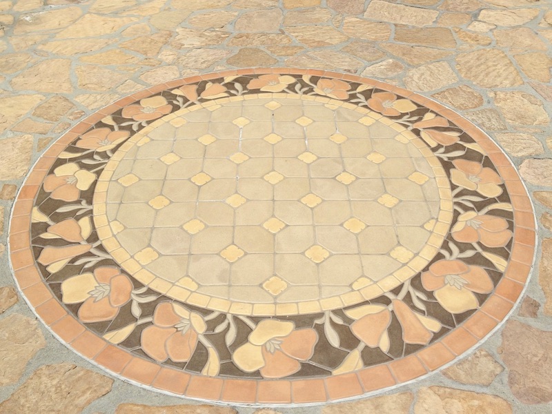 Outdoor tile feature