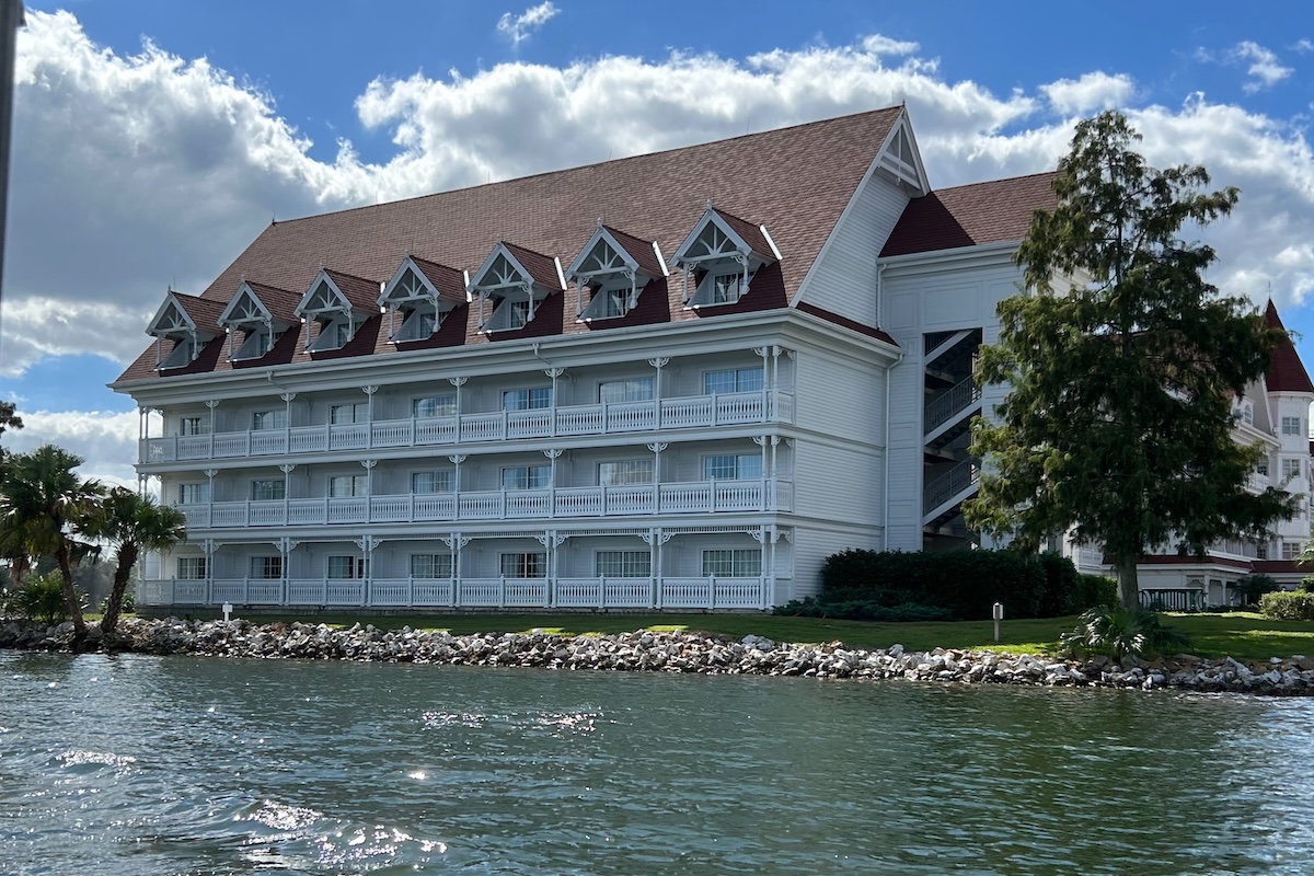 Villas at Disneys Grand Floridian Exterior BPK Theme Park View 2025 2