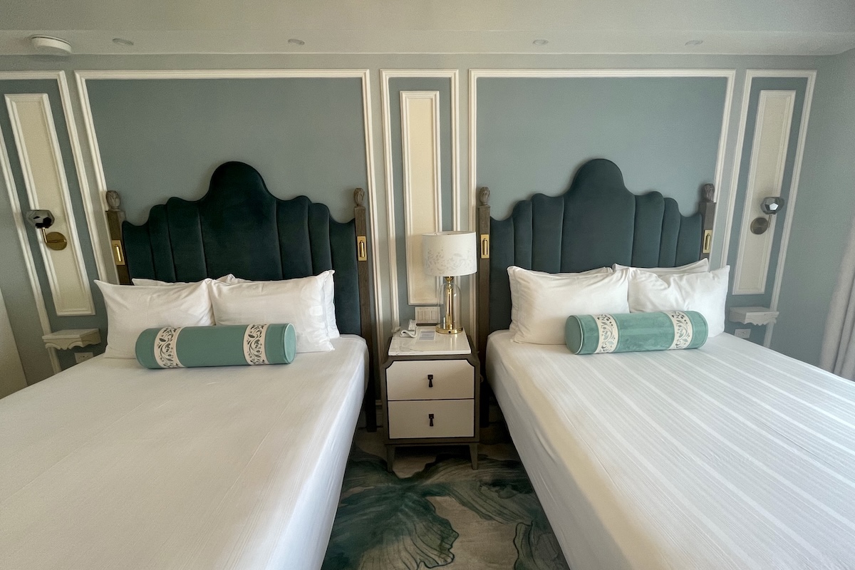 Queen Bed (2 per room)