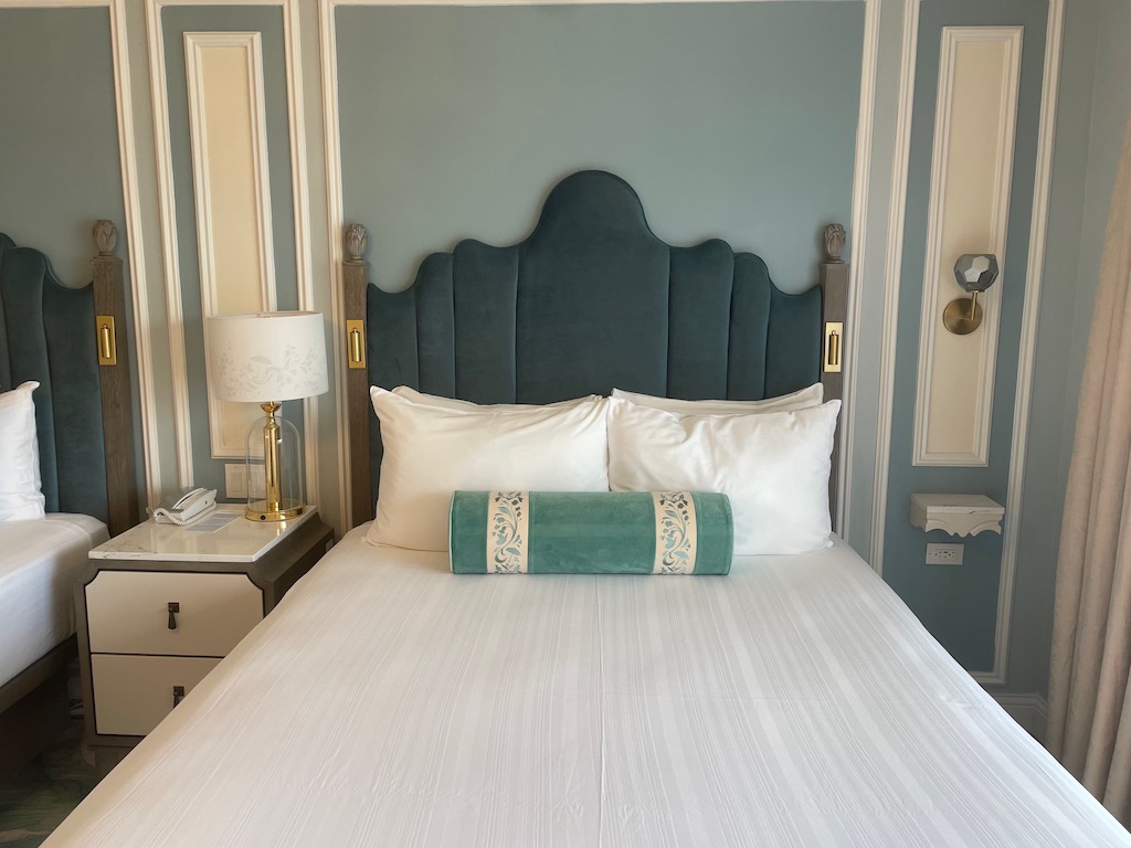 Queen Bed (2 per room)